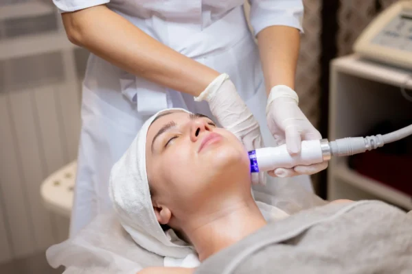 PLUMP AND LIFT Elemis Facial